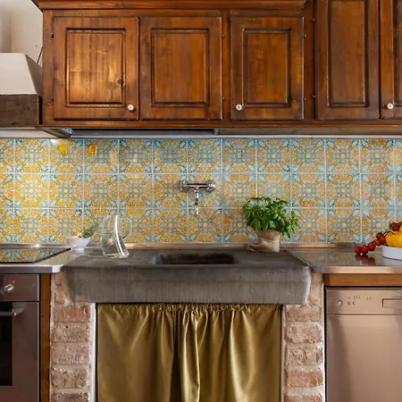 Il Romitoio 12, Emma Кортона