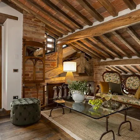 Il Romitoio 12, Emma Вілла