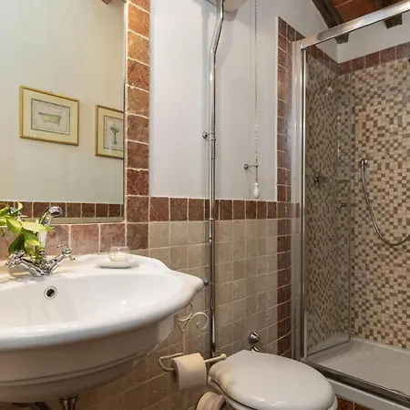 Il Romitoio 12, Emma Вілла *