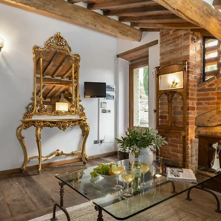 Il Romitoio 12, Emma Βίλα