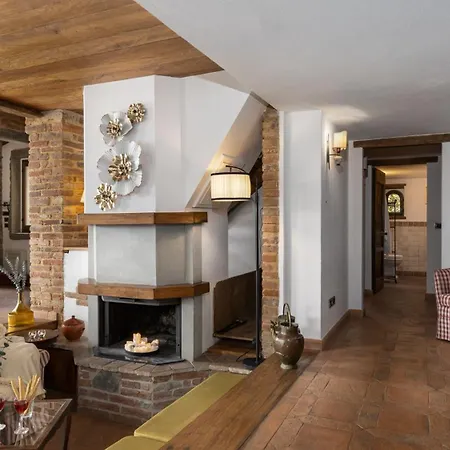 Il Romitoio 12, Emma Вілла