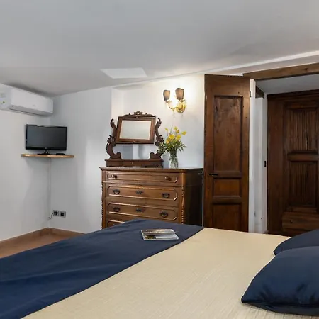 Il Romitoio 12, Emma Вілла *