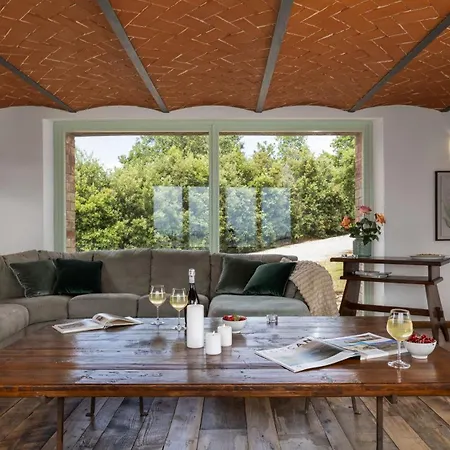 Il Romitoio 12, Emma Вілла